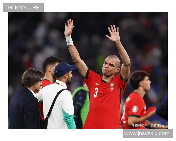 退役后活跃于公益和商业领域的知名足球明星盘点