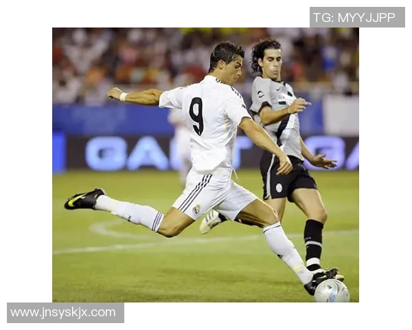 足球明星人体模型图片展现运动之美与力量的完美结合